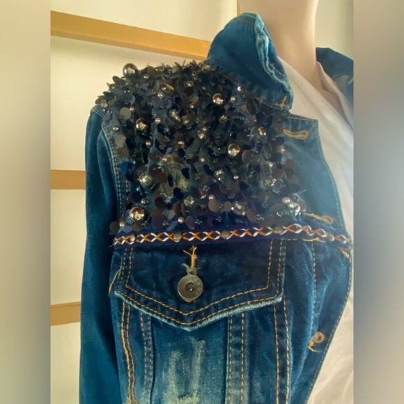 Vintage style Denim Jean Jacket with embellishments. Size M - made in Italy - Picture 7 of 16